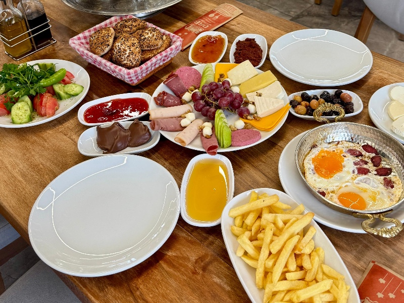 Serpme Kahvaltı (Minimum İki Kişilik Servis Edilmektedir)